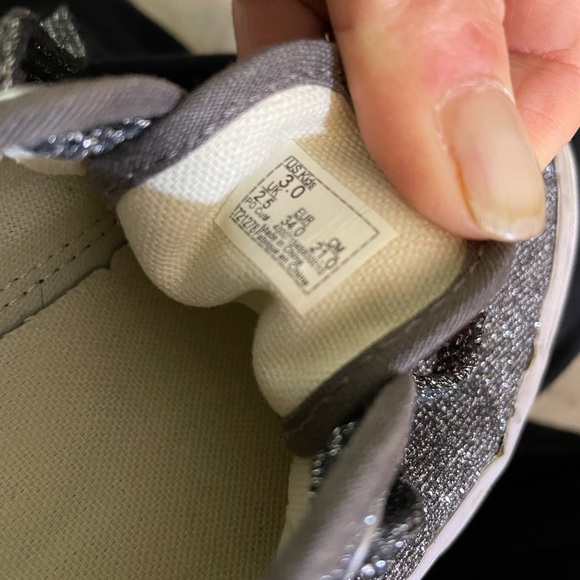 Vans, Girls Silver gray glitter Sneakers Sz 3 Brand new condition - Picture 6 of 7